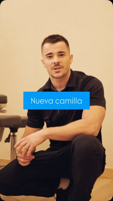 ¿Una camilla puede cambiar la experiencia de un tratamiento? La respuesta es sí.
Hoy os presento una de las nuevas protagonistas de la consulta: una camilla pensada para que cada sesión sea más cómoda, precisa y adaptada a ti.
🔥 Calefacción integrada: dos modos, suave y fuerte, para adaptar el confort y la sensación de bienestar desde el primer minuto.
↗️ Zona lumbar elevable: mejor postura y más comodidad en la zona lumbar durante los tratamientos boca abajo.
💆♂️ Apoyo facial de silicona: se adapta al rostro para una experiencia más cómoda y agradable.
↕️ Reposabrazos extensible: mejor apoyo de brazos para favorecer la descarga del cuello y los hombros.
🪑 Modo silla: perfecto para tratamientos de pies con el paciente incorporado.
Porque en fisioterapia, cada detalle cuenta. Y cuanto más cómodo está el cuerpo, mejor podemos trabajar.
¿Qué detalle te parece más importante en una camilla?👇
#fisioterapia #rehabilitación #bienestar #salud #recuperación