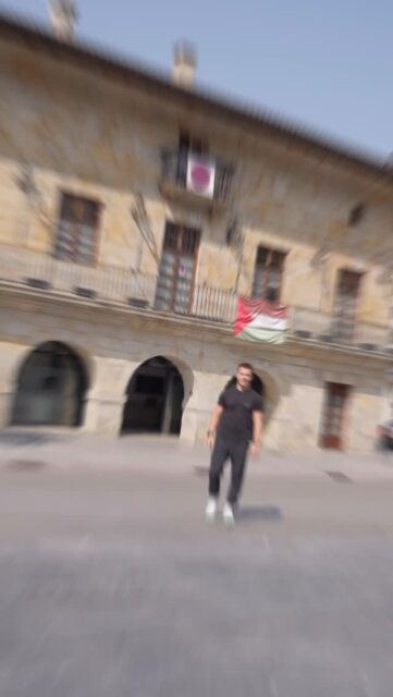 📍 ¿Vienes en coche?Os dejo este recorrido a cámara rápida desde el Ayuntamiento de Galdakao hasta el estudio donde podéis encontrarme actualmente.Un vídeo pensado para que podáis ver cómo llegar, ubicar la zona y tener una referencia para aparcar antes de vuestra cita.#FisioterapiaGaldakao #FisioGaldakao #Galdakao #AyuntamientoGaldakao #Fisioterapia